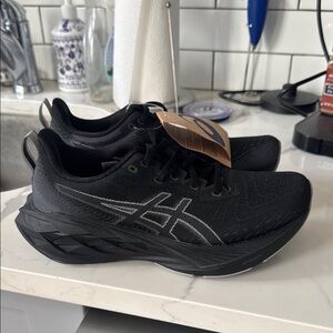 ASICS novablast 4